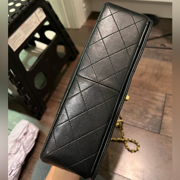 100% Authentic Vintage Chanel Small Full Flap SERIES 1 turnlock - Picture 3 of 13